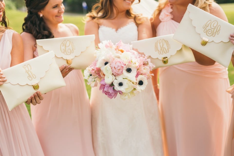 Love these monogramed clutches for the bridesmaids