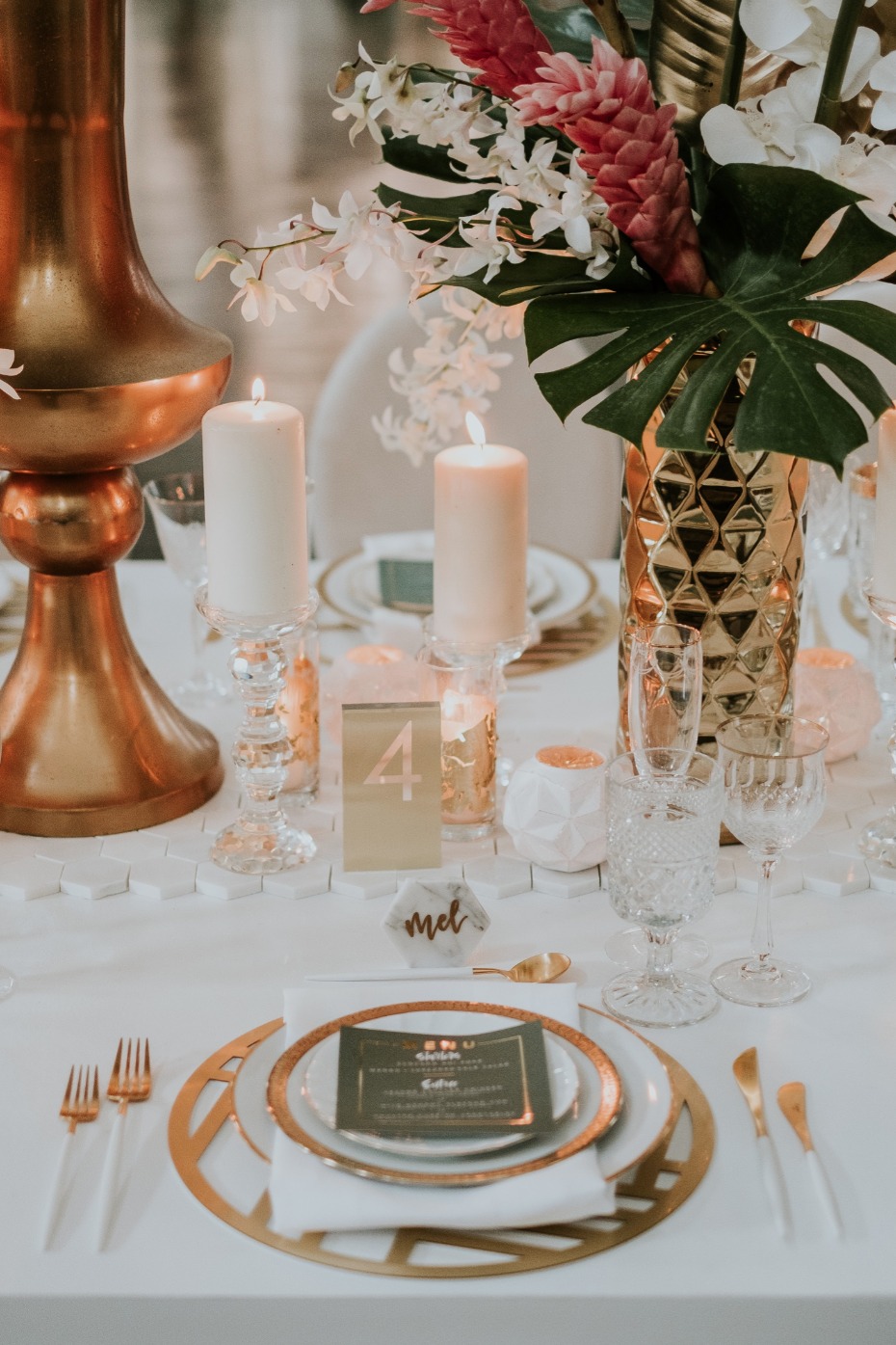 Tropical glam wedding with marble and gold