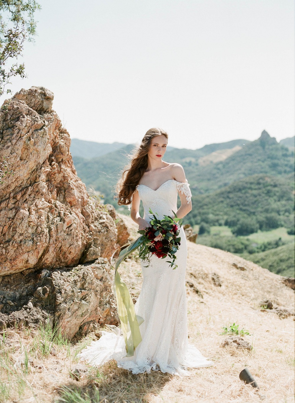 10-wedding-dresses-for-a-winery