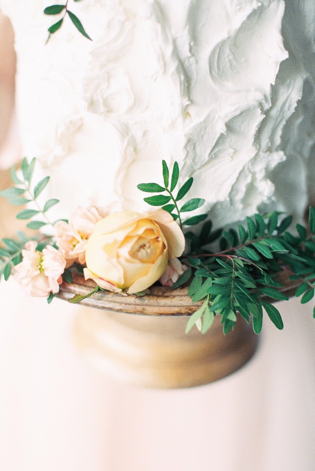 DIY wedding cake flowers