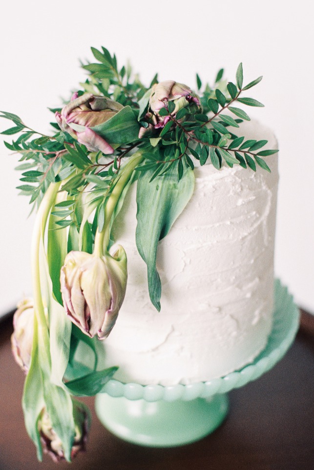 Tulips cake topper with greenery DIY