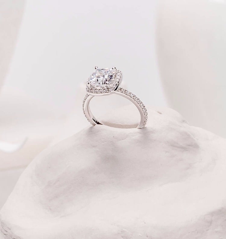 How To Get A Bigger Diamond For Your Engagement Ring From Spence