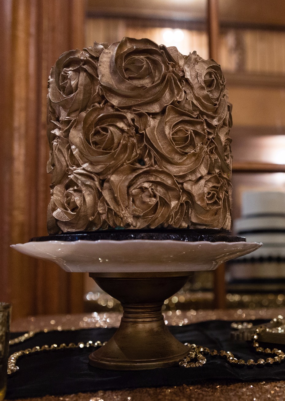 gold rose wedding cake