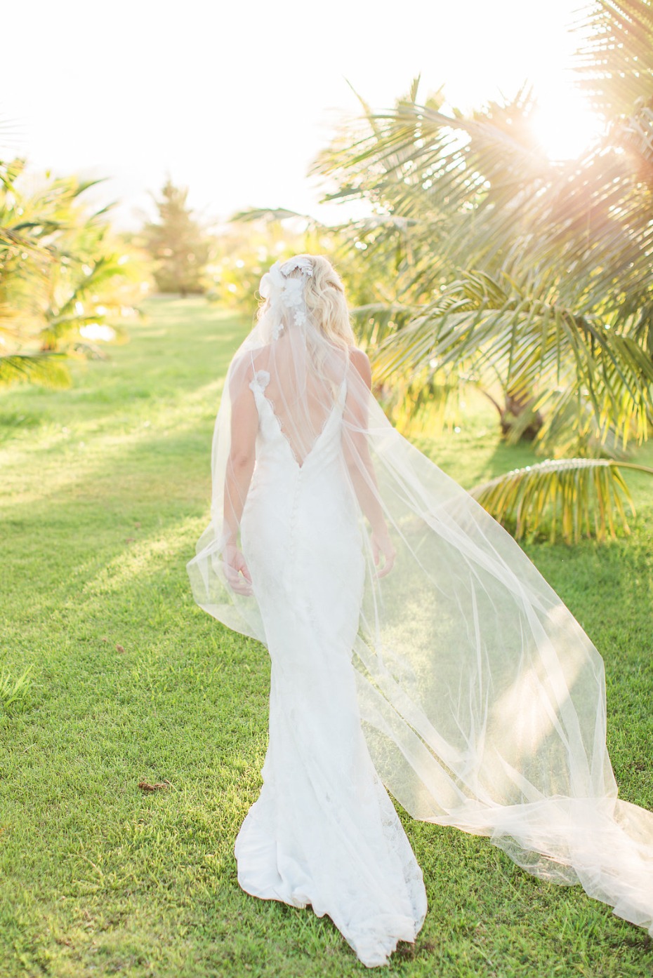 Beach bride look and flowing veil