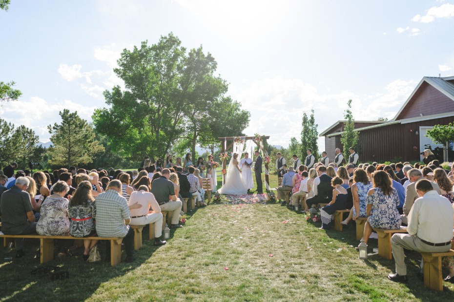 outdoor wedding ceremony at the barn at Raccoon Creek