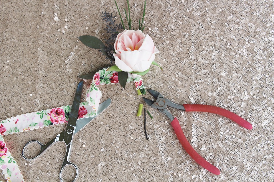 DIY boutonniere with ribbon