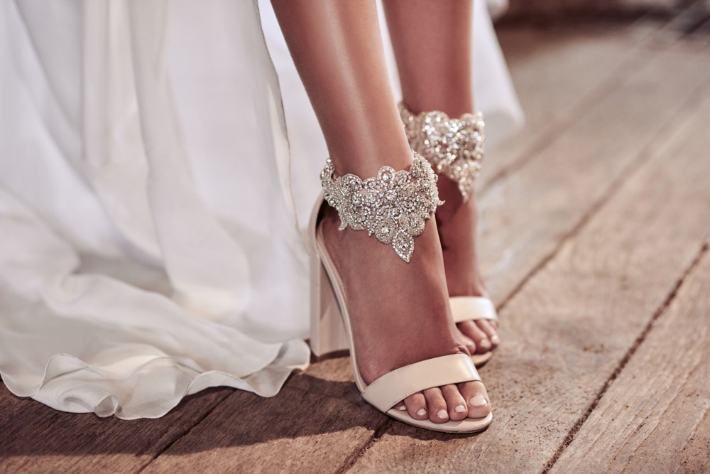 wedding_dress_blossom-footcuffs_eternal-heart-coll