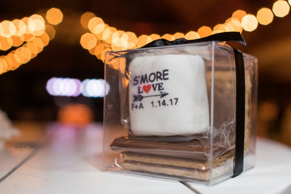 Adorable "s'more love" favors