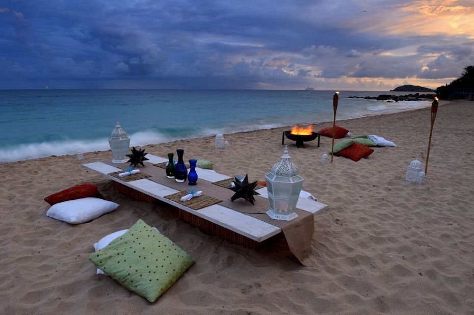 Frenchman's Reef & Morning Star Marriott Beach Resort beachside dinner