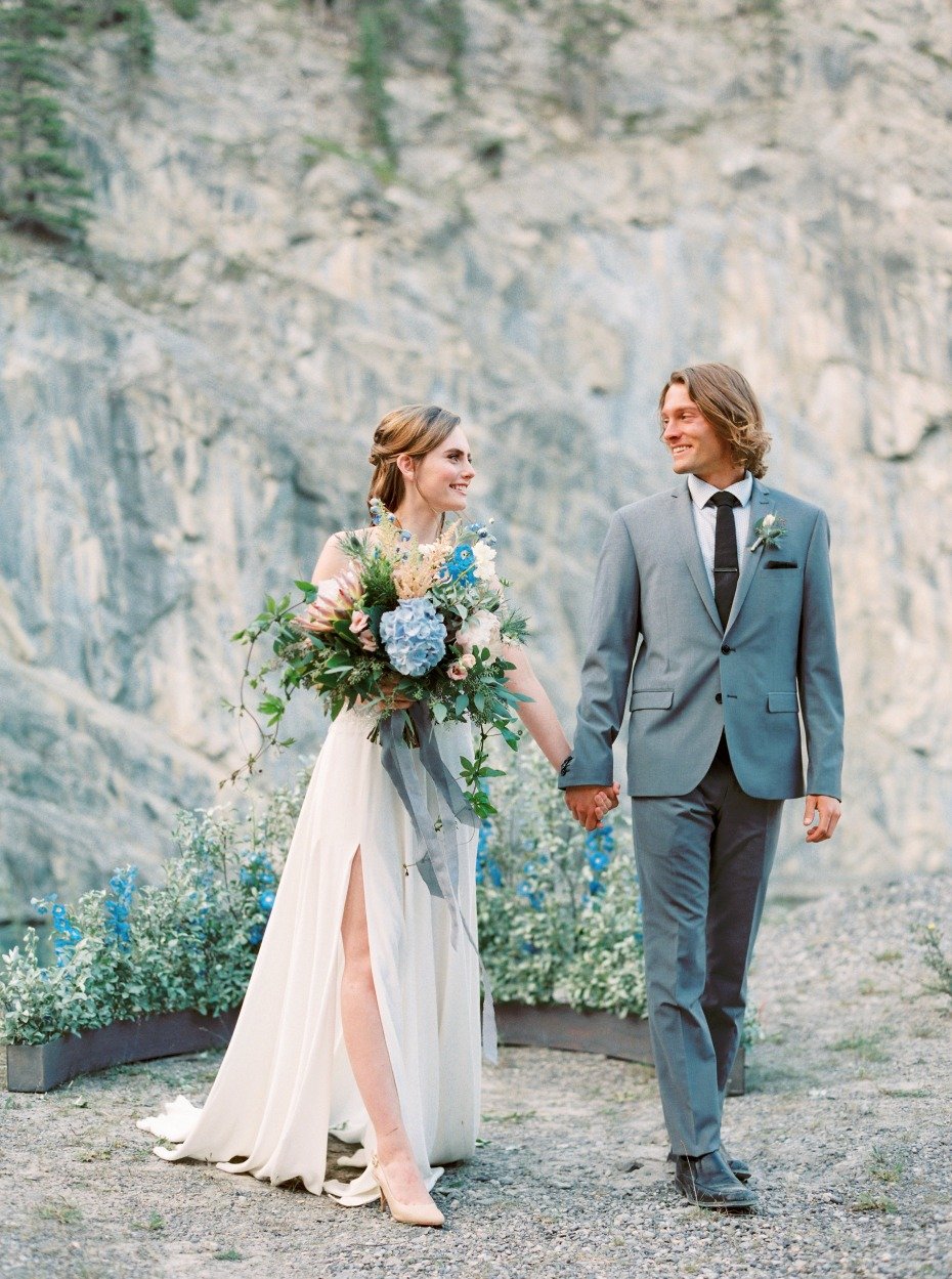 bride and groom mountain wedding
