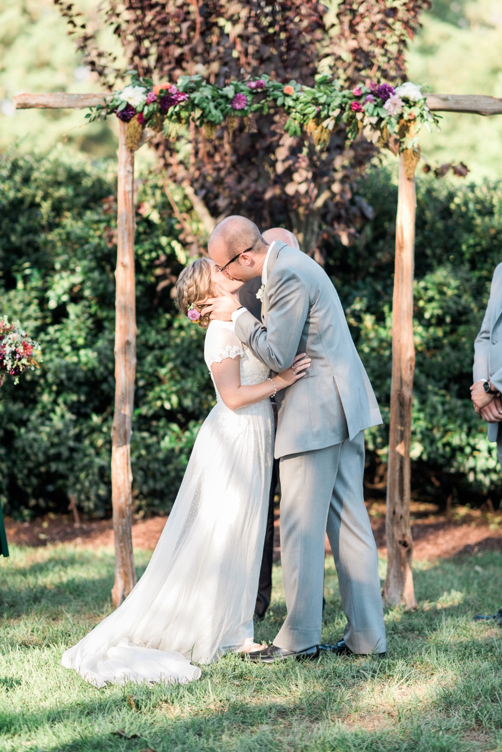 falling-in-love-with-late-summer-wedding