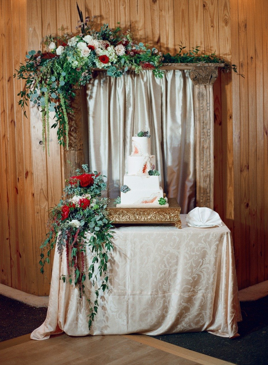 Rustic Fall wedding cake table