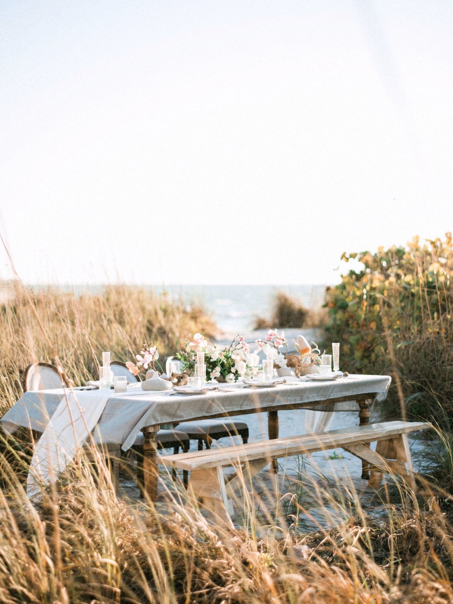 Intimate dinner party on the dunes