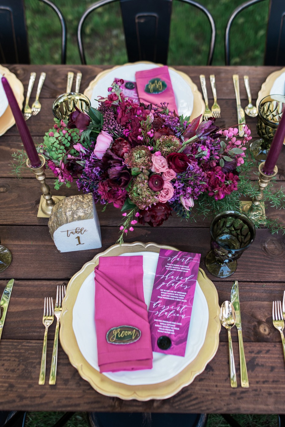 gold magenta and green wedding table
