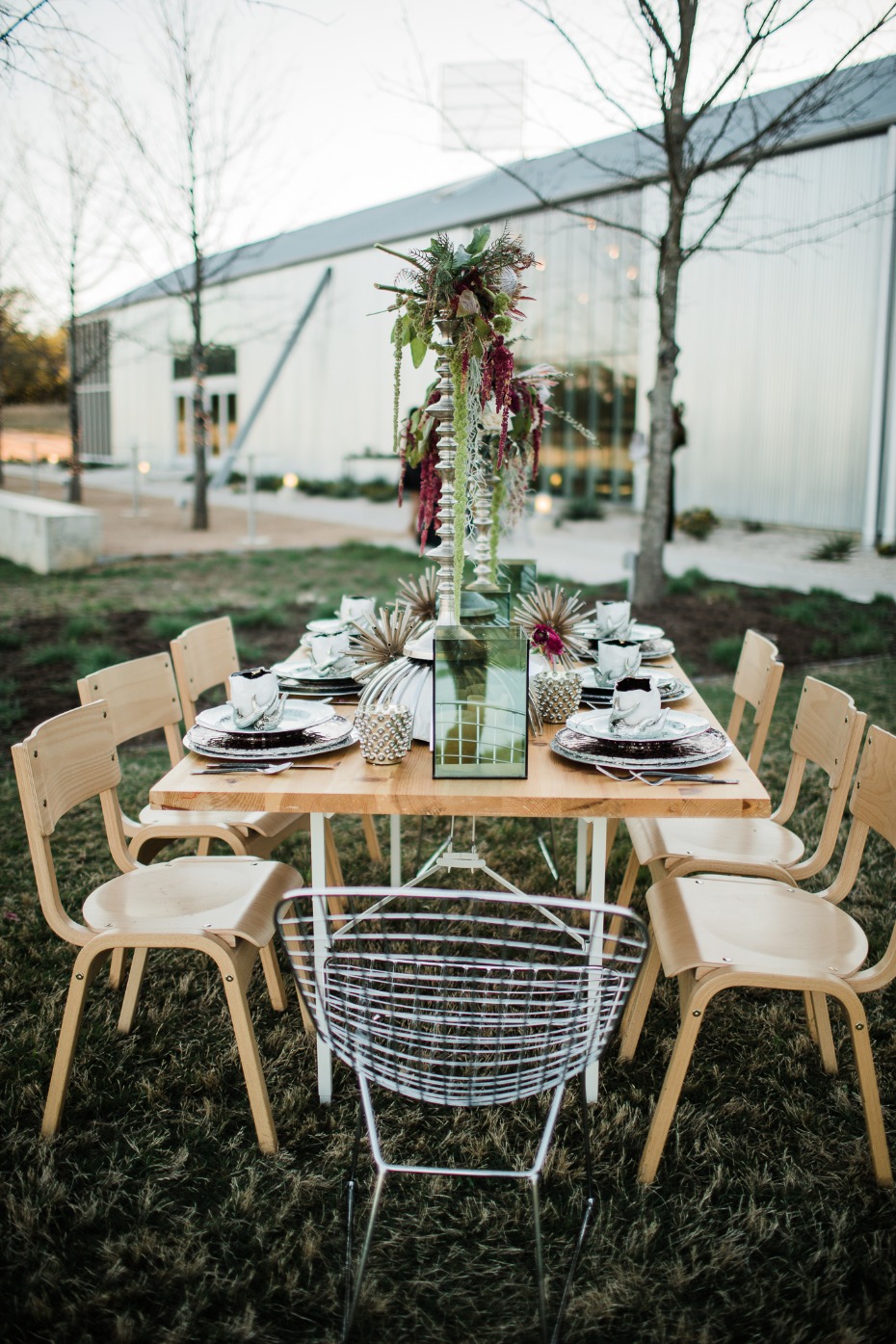 chic wedding table decor with modern botanical vibe