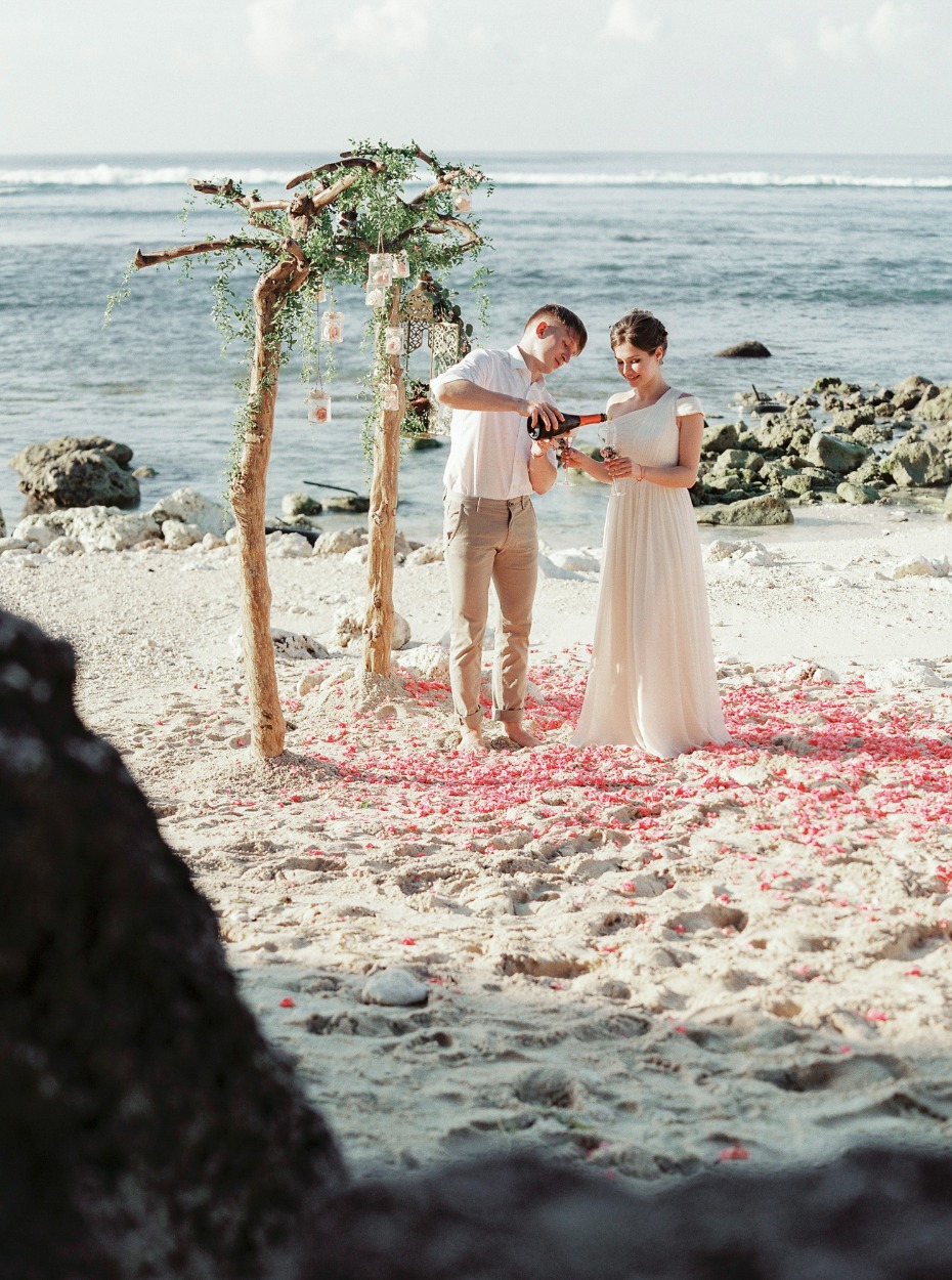 beach elopement in Bali