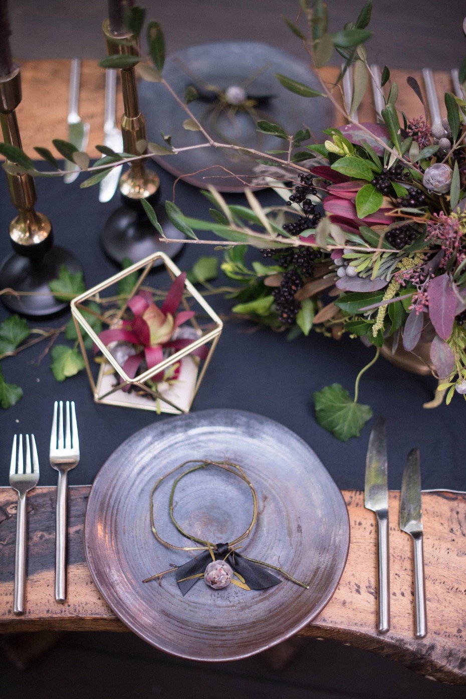 black and purple and gold wedding table