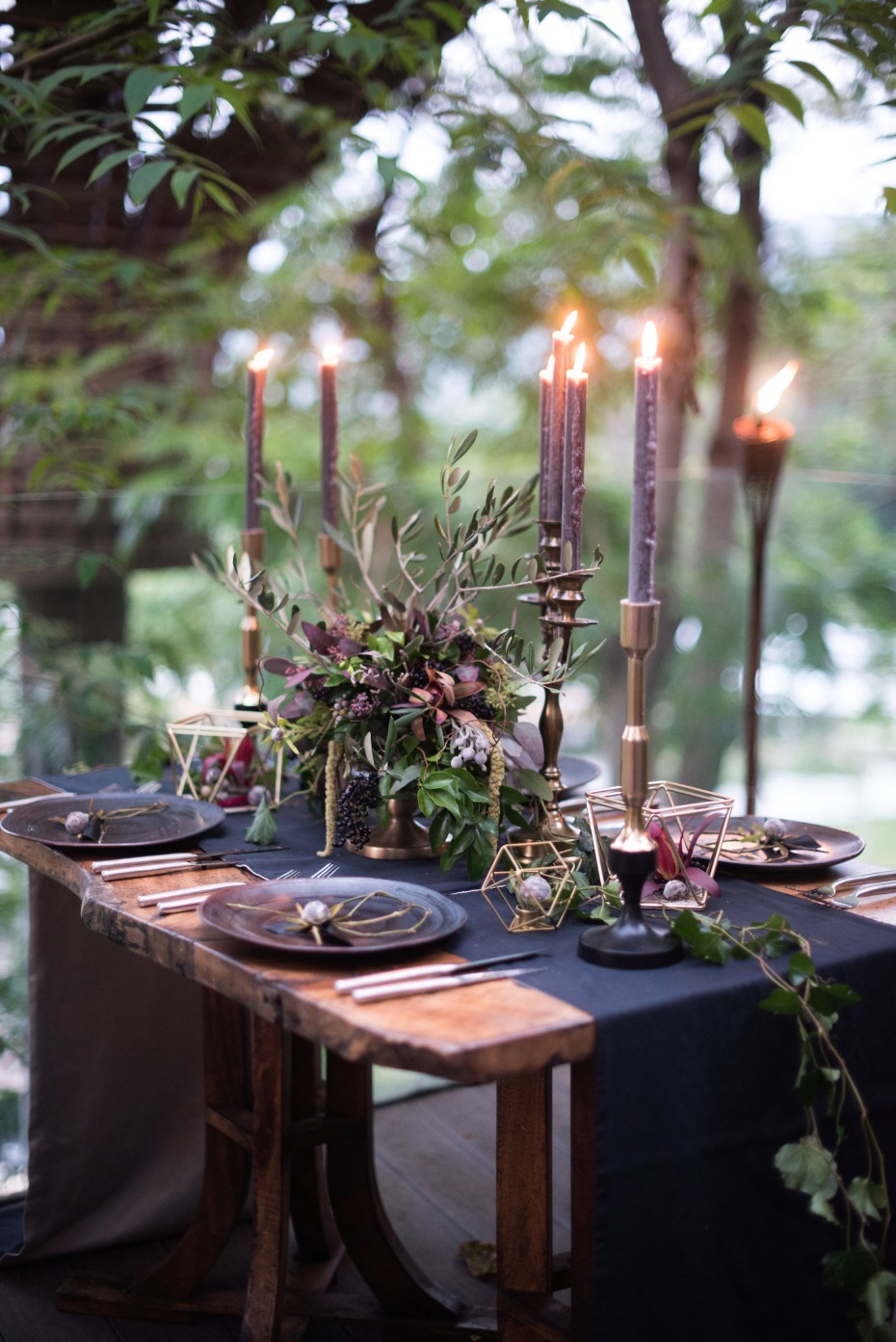 dark and romantic wedding table