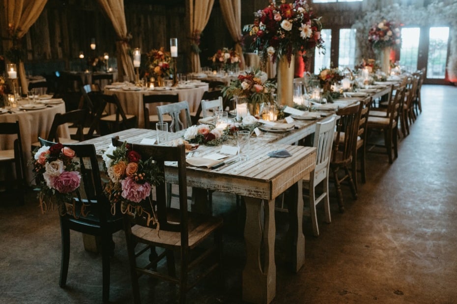 Unique sweetheart table idea - attach it to the main table