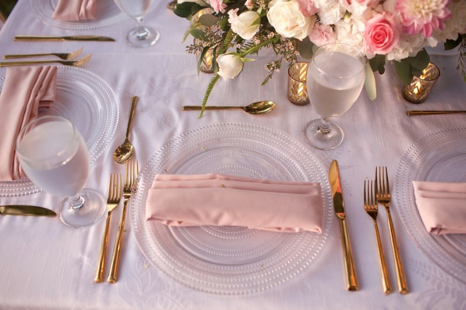 pink and gold wedding table