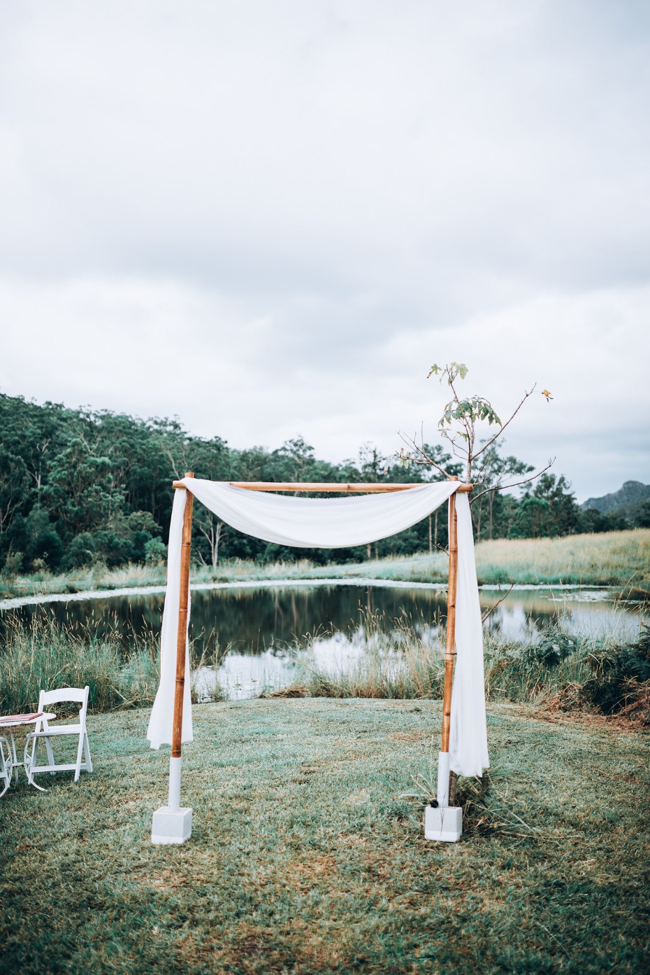Simple ceremony arch