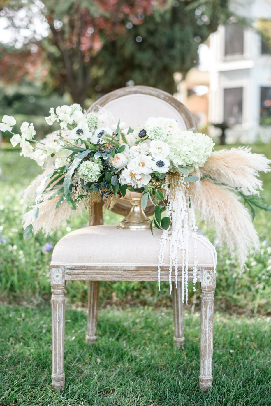 vintage and romantic wedding flower arrangement