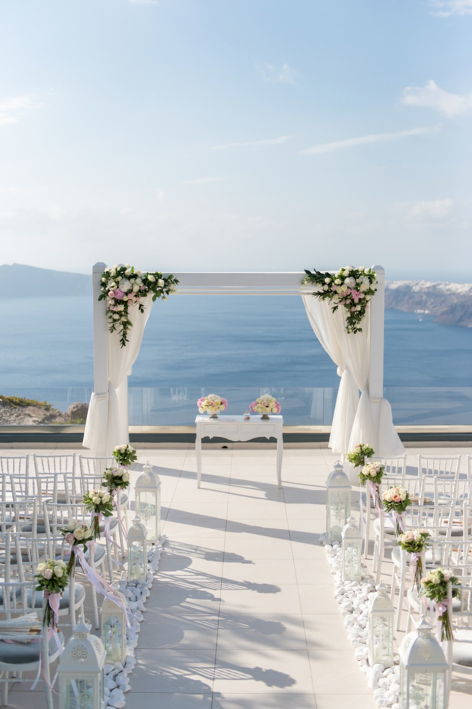 Santorini wedding with a VIEW