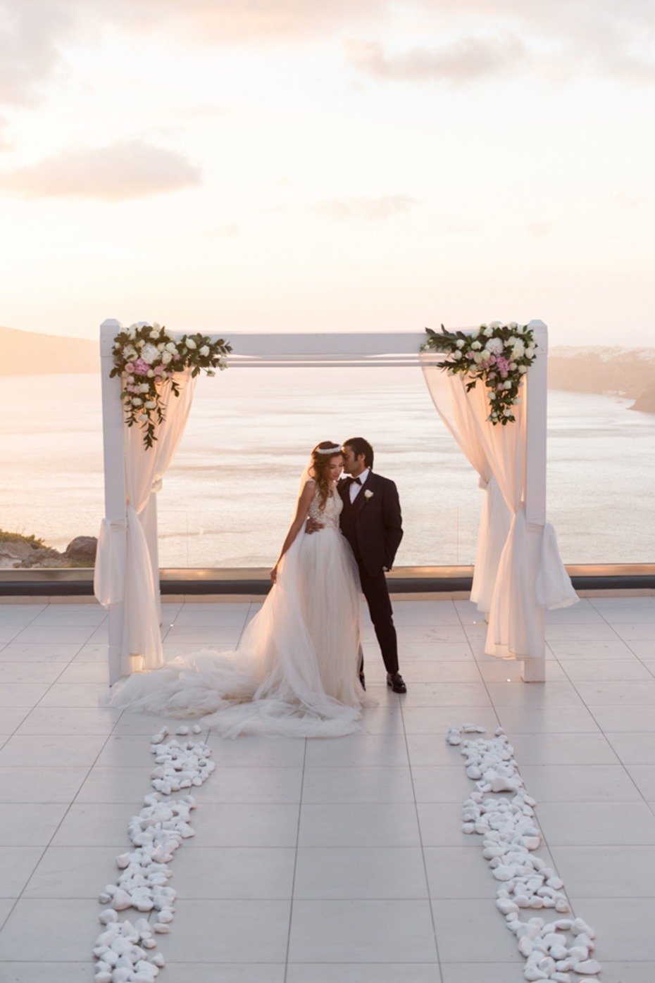 Dreamy wedding in Santorini