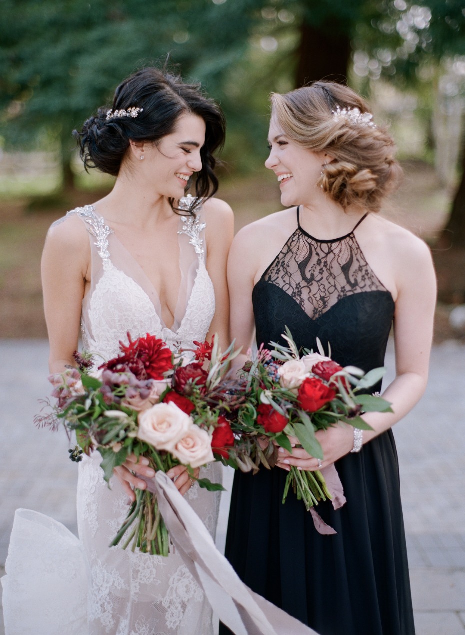 A bride and her bestie - how cute are they?!