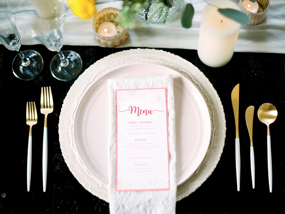 Simply chic table setting