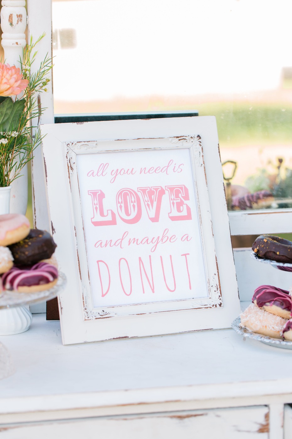 Love and donut sign 