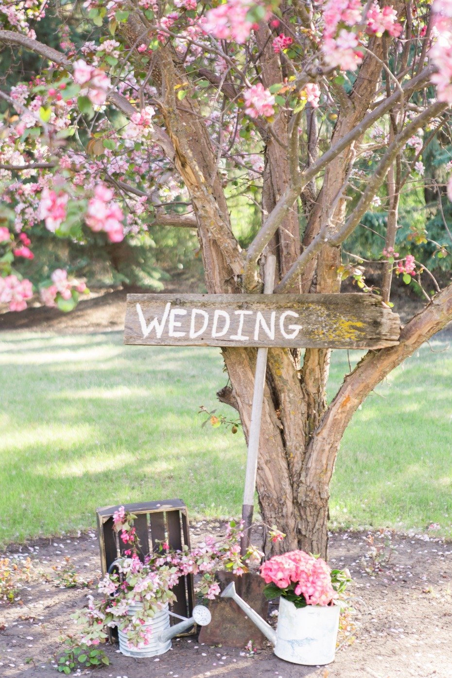 Rustic wedding shovel sign 