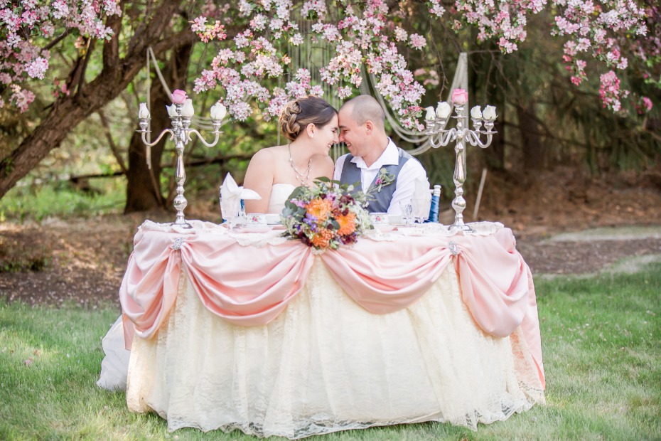 Pink and white sweetheart table