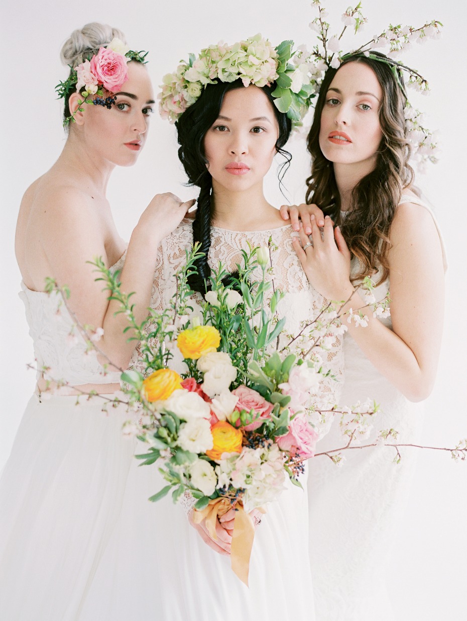 Gorgeous bridal looks with fresh spring florals