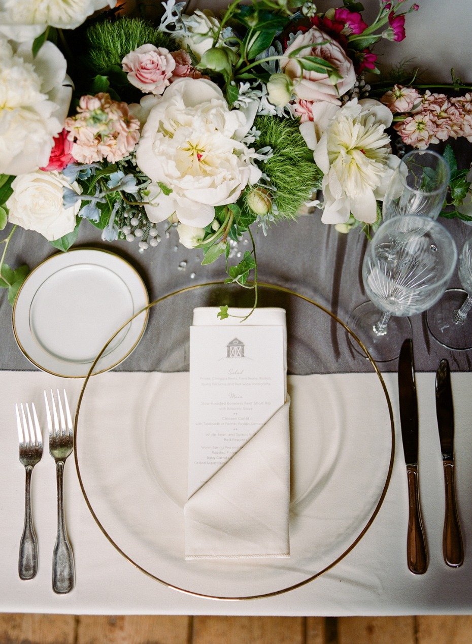 elegant grey and gold wedding table decor