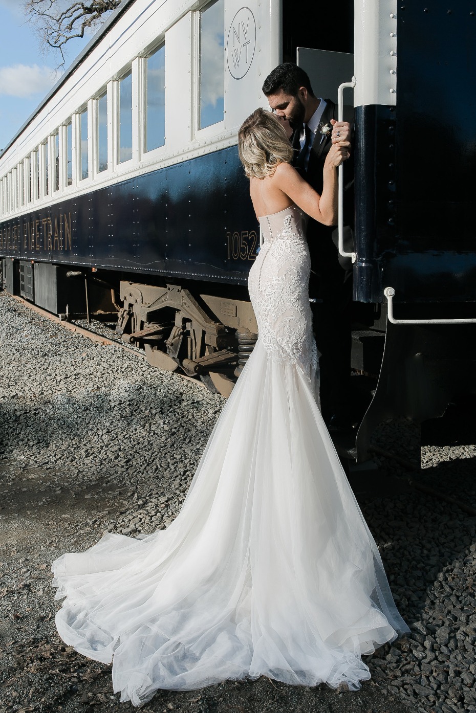 wedding kiss on the wine train