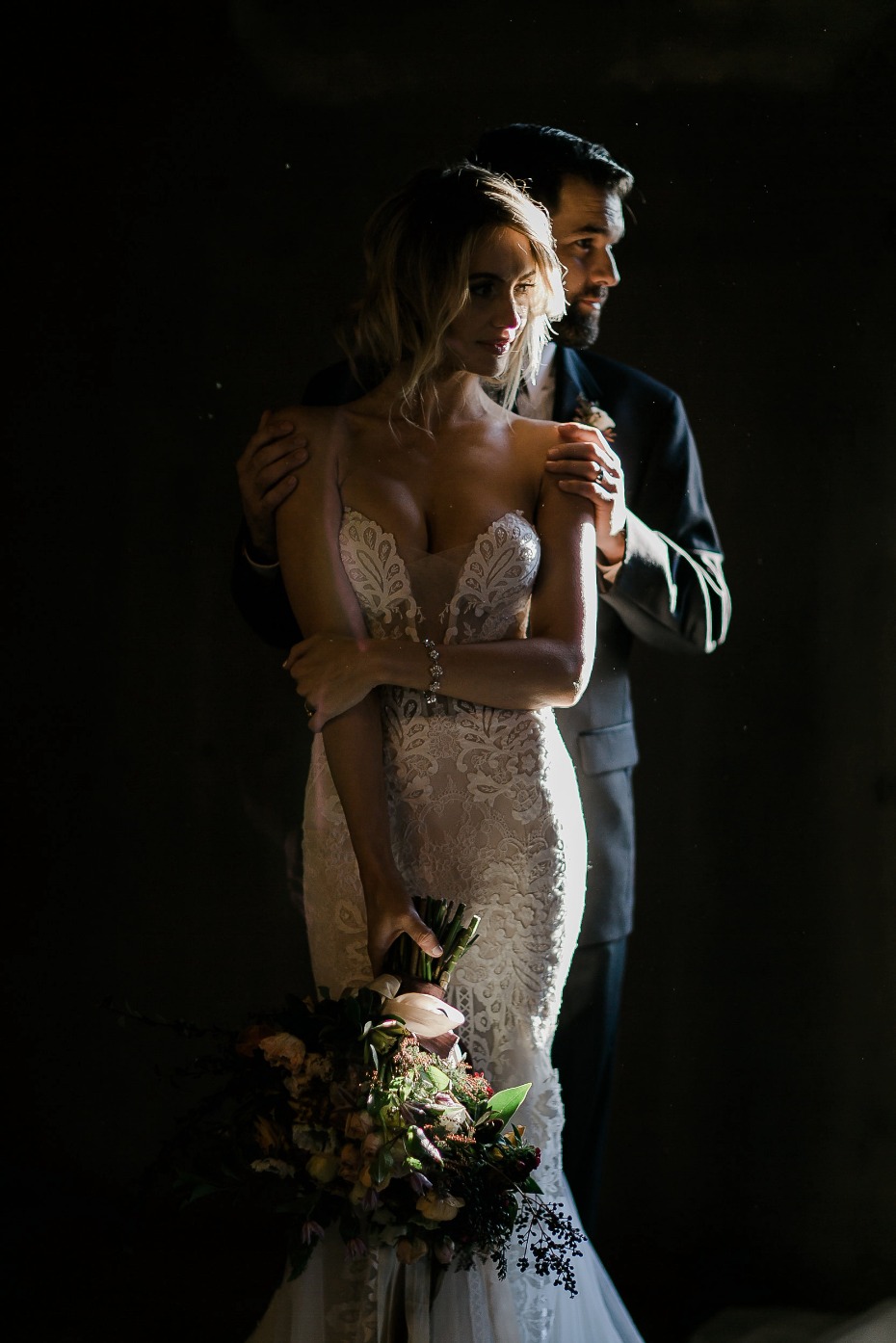dramatic lighting for your wedding portraites