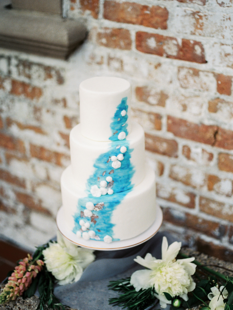 Yield Bakehouse designed this stunning 3 tiered wedding cake.