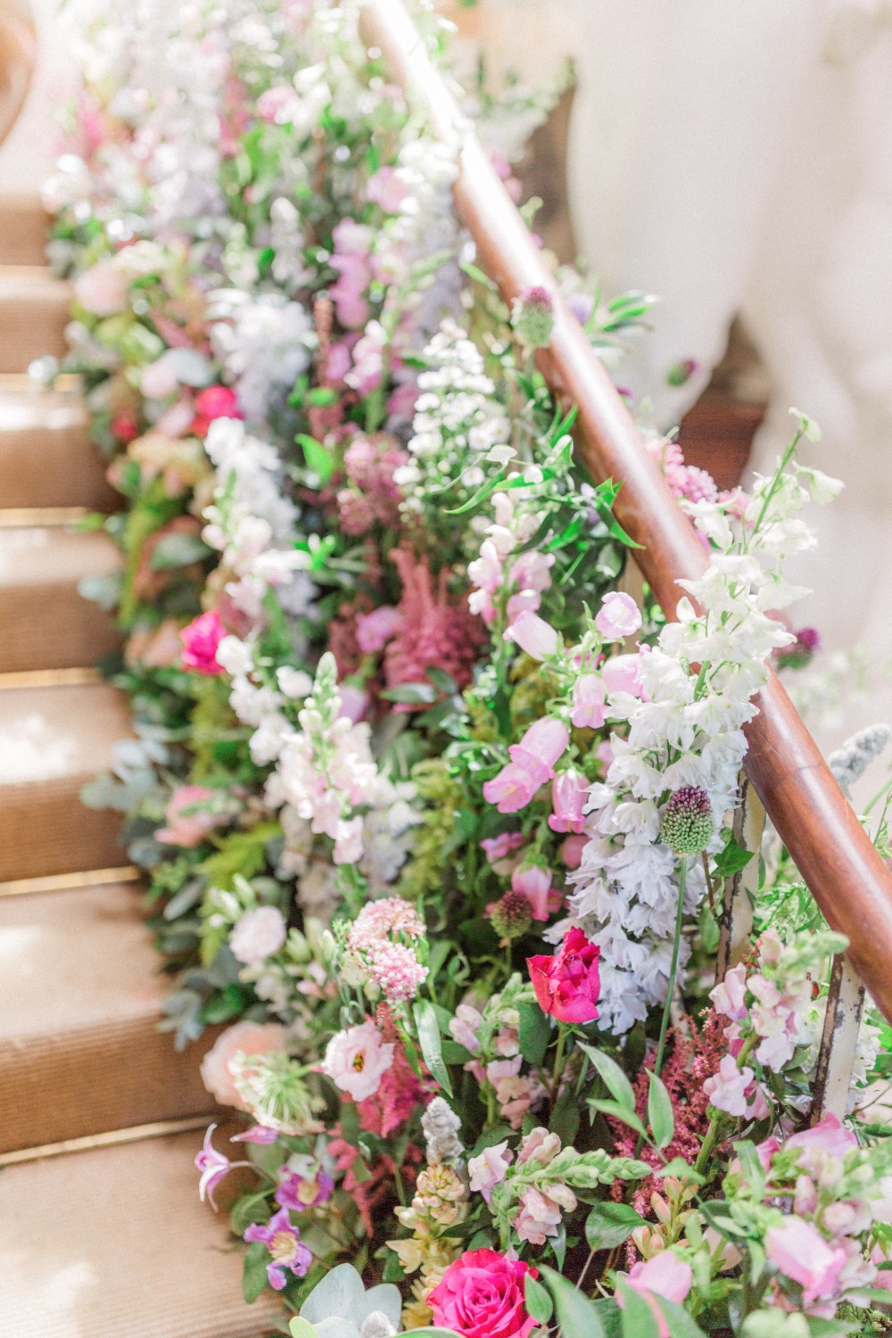 10-stunning-ways-to-use-flowers-at