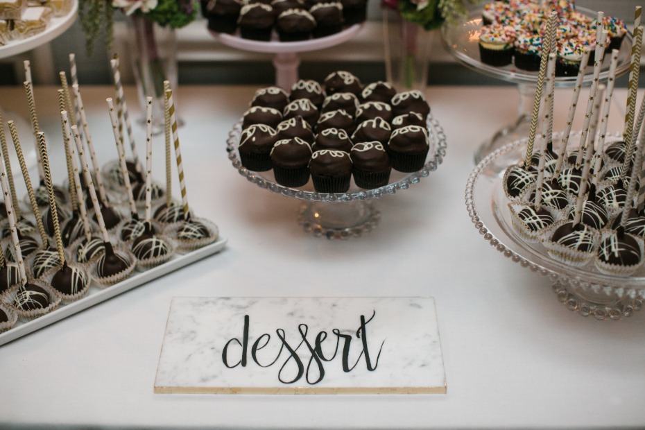 Marble dessert table sign