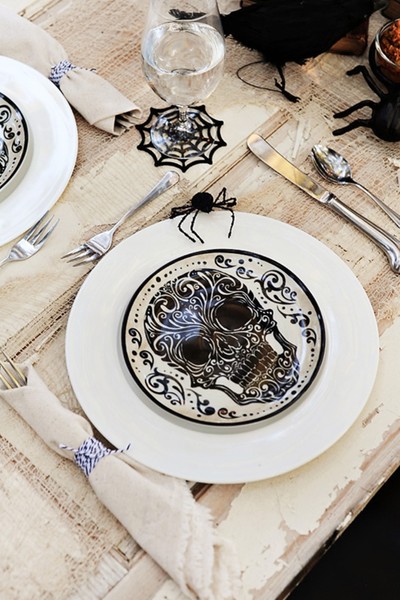 22 Halloween Decor Ideas for a Spooktacular Dinner Party