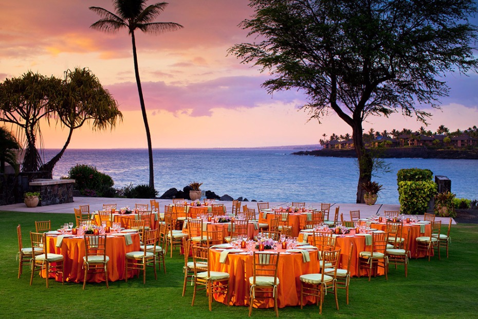 beach front wedding reception at the Sheraton Kona Resort & Spa