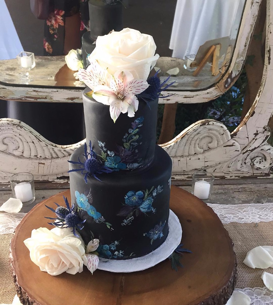Black wedding cake ideas.