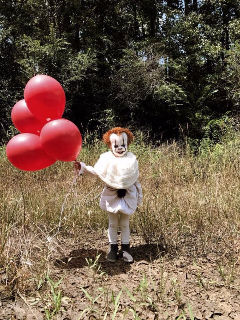 clown-child-photoshoot-movie-it-pennywise-eagan-ti