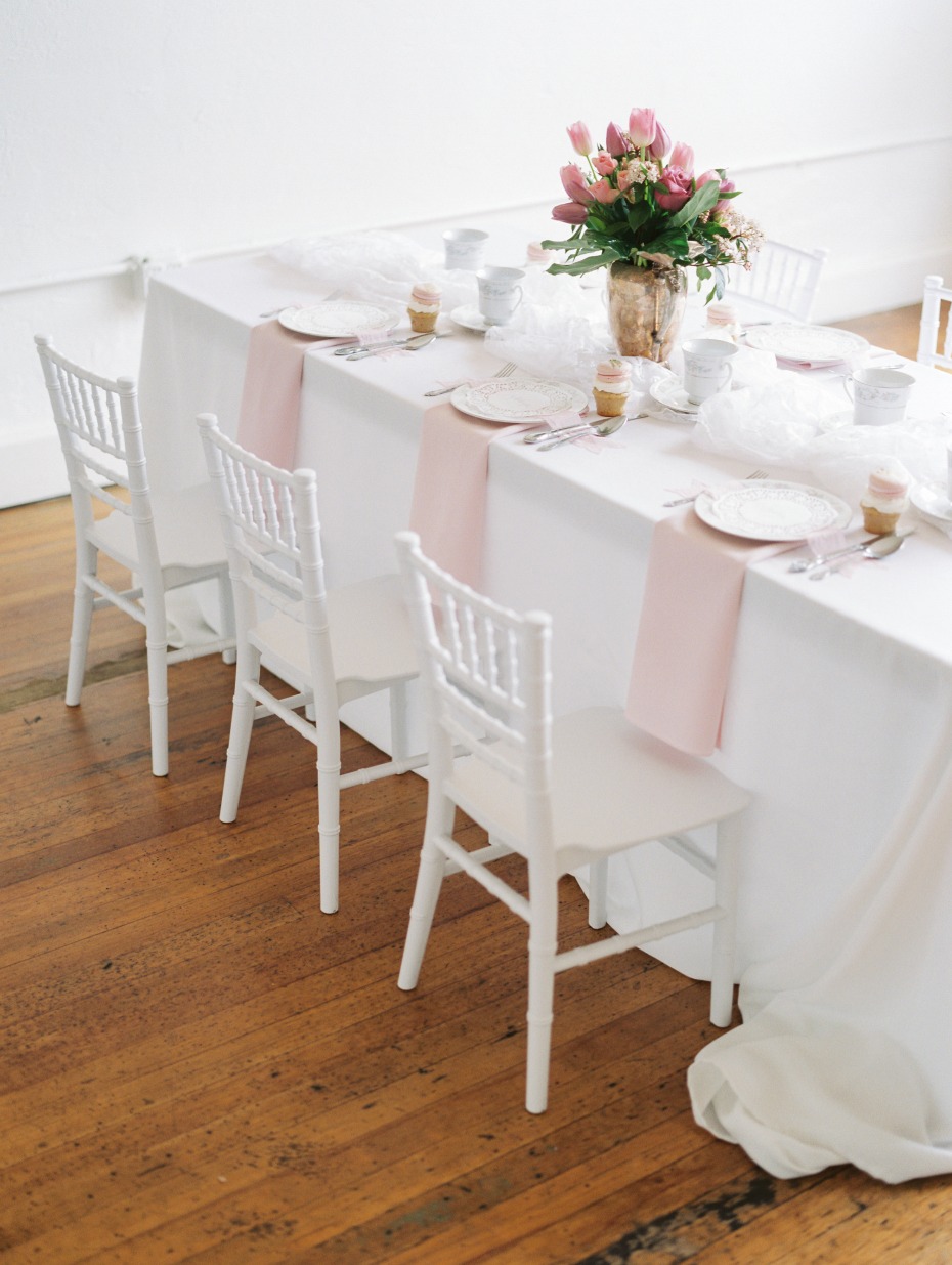 soft pink and white table decor