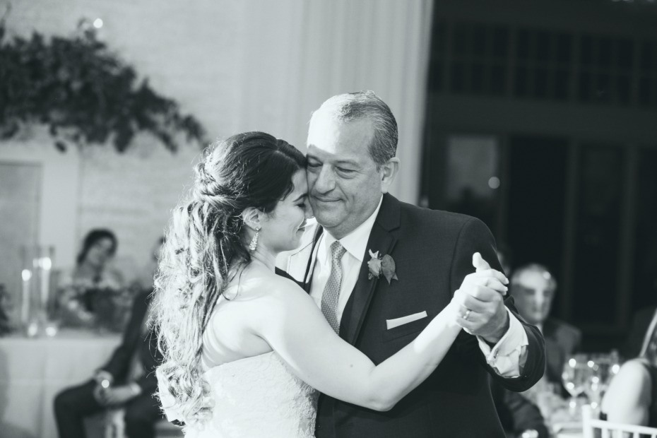 sweet and classic father daughter dance