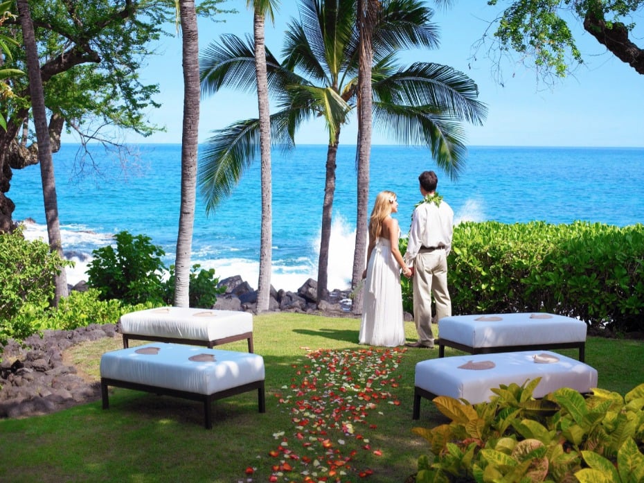 travel to Hawaii for your destination wedding at the Sheraton Kona Resort & Spa