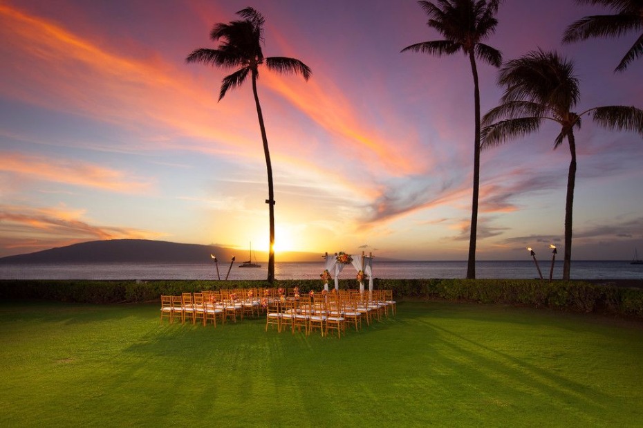 get married at sunset at The Sheraton Maui Resort & Spa