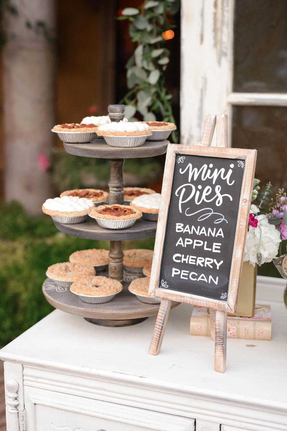 mini pies for your wedding dessert table