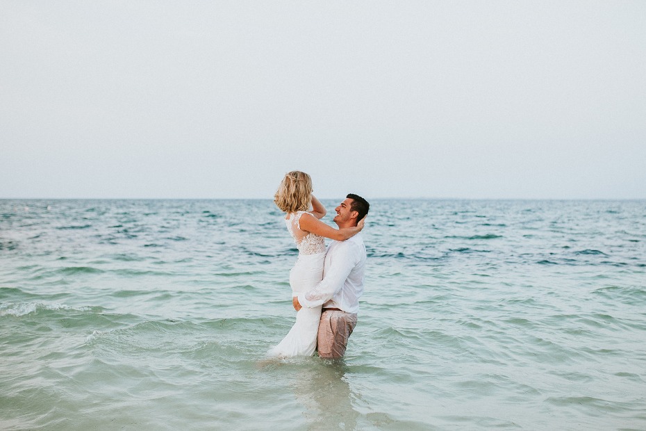 Wreck the dress session in the ocean